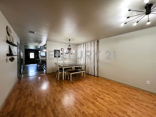 Foto del edificio - Gorgeous 4/2/2 in Wheeler Ridge!