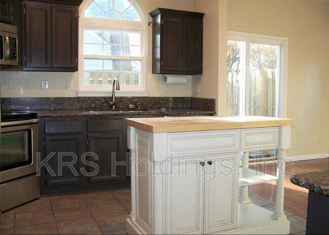 Building Photo - 2237 New Kent Ct