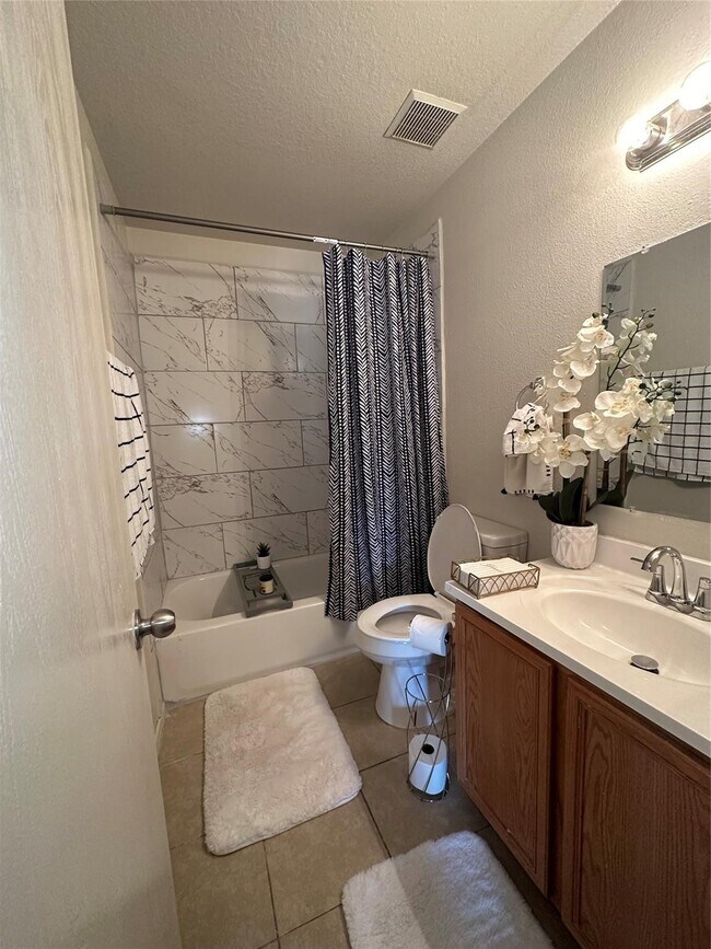 Foto del edificio - 3434 Dartmouth Field Ln