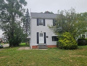 Building Photo - 18701 Maple Heights Blvd
