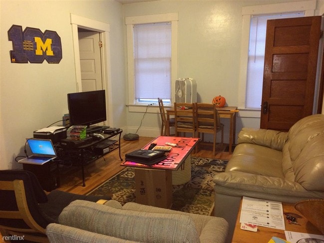 Building Photo - 3 br, 1 bath  - 121 Glen Ave Apt 1 #1