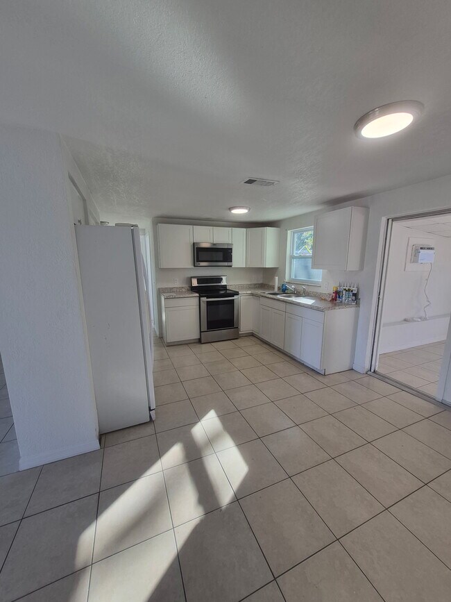 Building Photo - 6989 Alken Cir