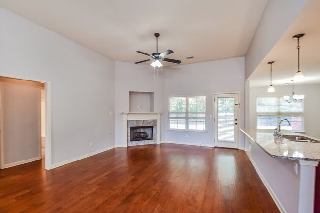Building Photo - 2665 Cherry Tree Dr