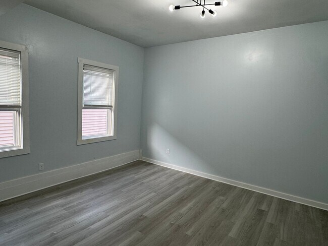 Photo - 152 Broadway (Taunton, MA) Apartment
