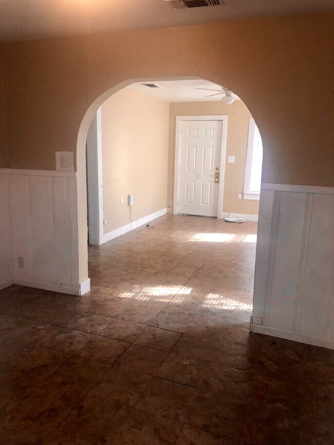 Foto del edificio - Two bedroom One Bathroom Single-family home