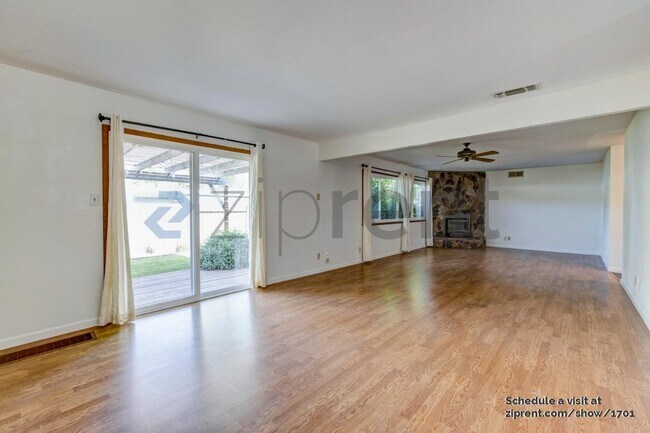 Foto del edificio - 950 Pecan Pl