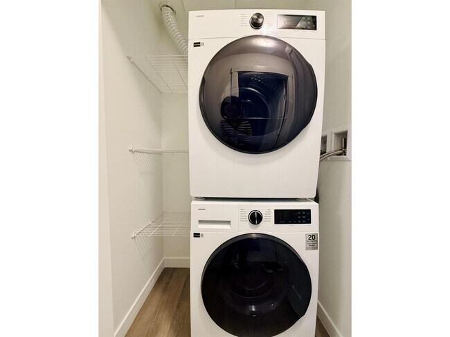 Photo du bâtiment - 15733 85 Ave