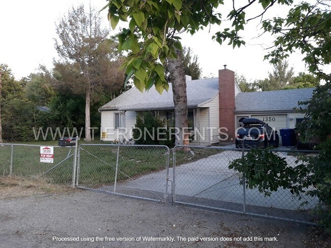 Building Photo - Charming 3 bed/1 bath home in a great loca...