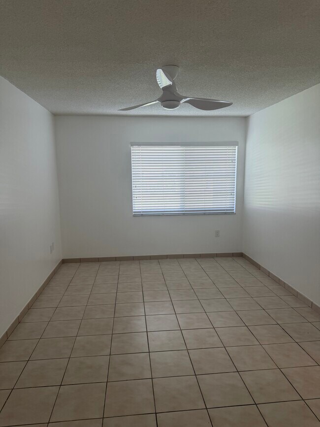 Building Photo - 9000 SW 24th St