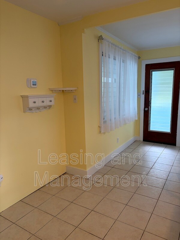 Building Photo - 2056 St James Dr