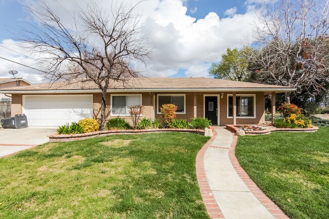 Foto del edificio - 15196 Westlynn Dr