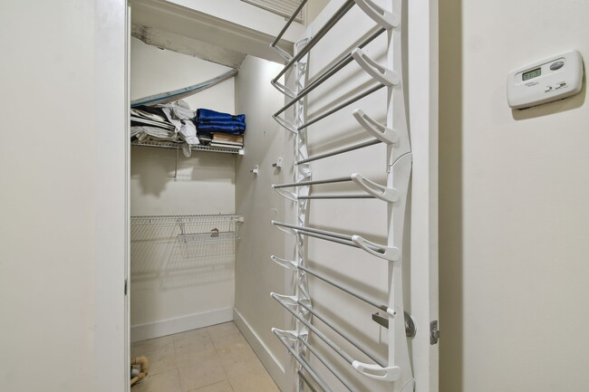 Building Photo - 1501 Doyle Carlton Dr