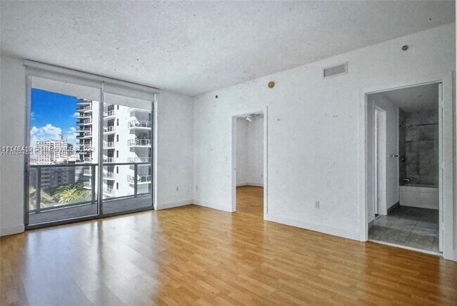 Building Photo - 1060 Brickell Ave