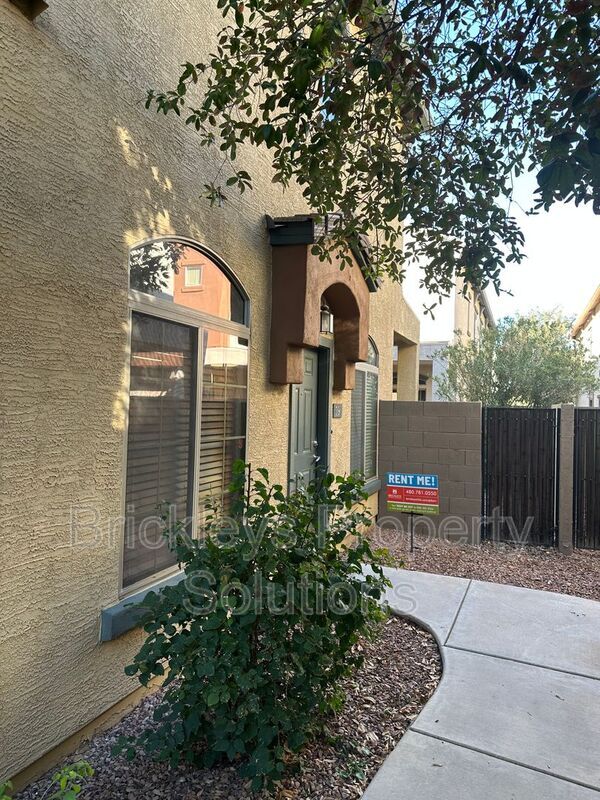 Foto del edificio - 2727 N Price Rd