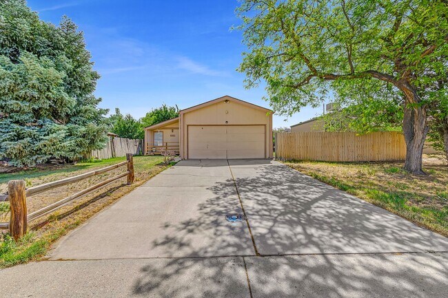 Building Photo - 466 1/2 Carson Lake Dr