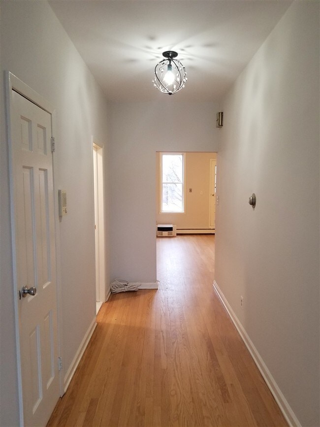 Foto del edificio - 724 Hudson St