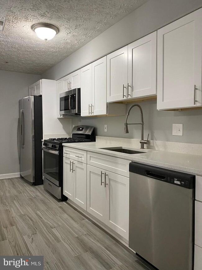 Building Photo - 3714 Excalibur Ct