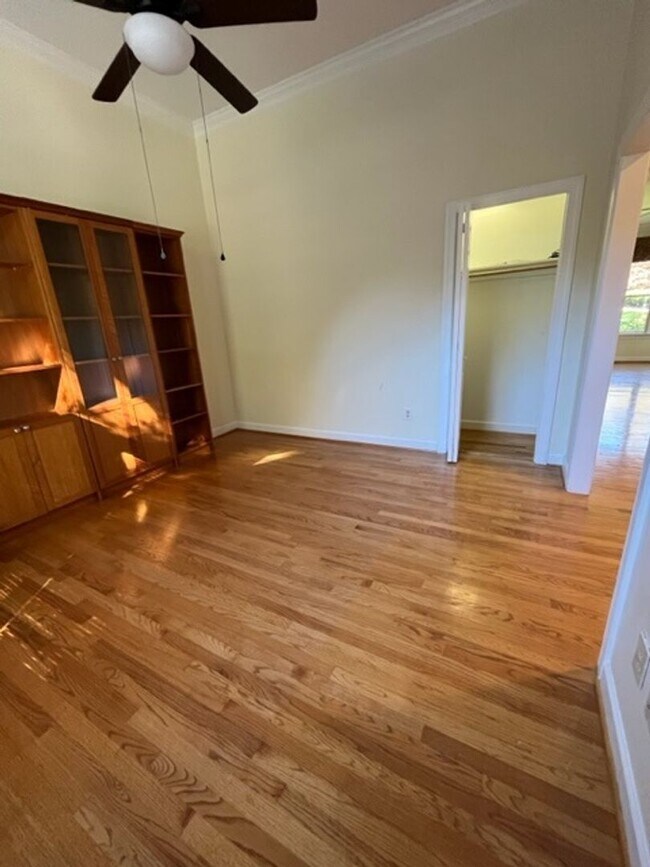 Foto del edificio - Gorgeous, updated 4 bedroom 2 bathroom hom...