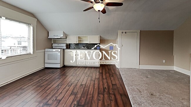 Building Photo - Well-kept ground-floor apartment near Aubu...