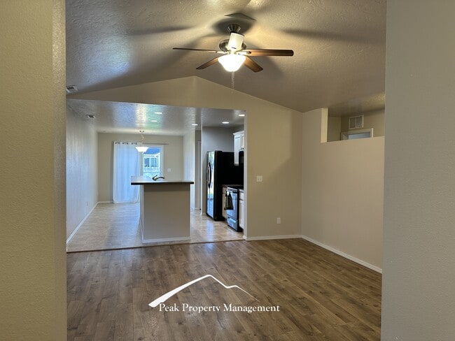 Building Photo - 12542 Ochoco St