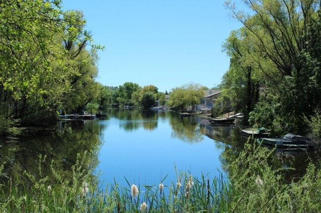 Building Photo - 3 Bedroom Home in Beautiful Lake California!