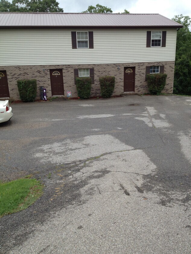 18 Oakwood Ln, Elkview, WV 25071 Townhome Rentals in Elkview WV