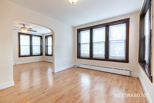Foto del edificio - 2424 W Fargo Ave