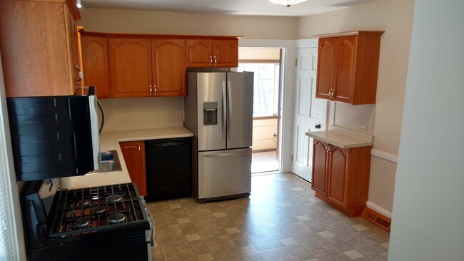 Building Photo - 45 Sterling Rd