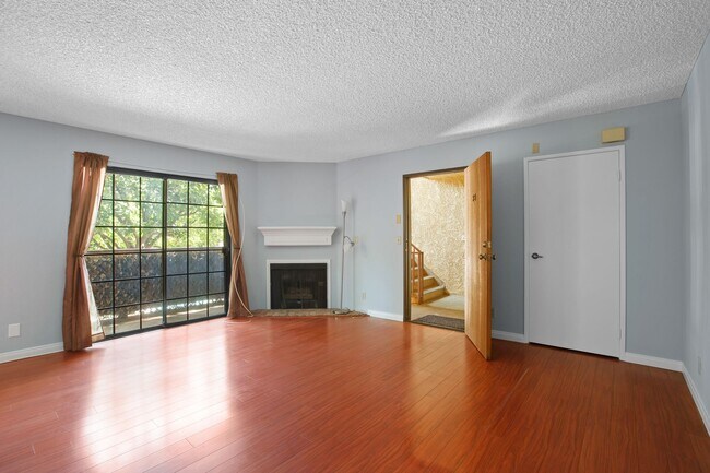 Foto del edificio - Adorable 1-Bedroom, 1-Bath Condo in Chatsw...