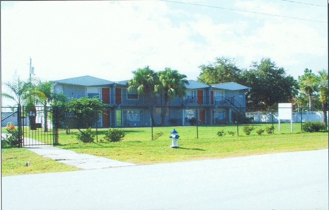 Building Photo - Trailwinds Apartments