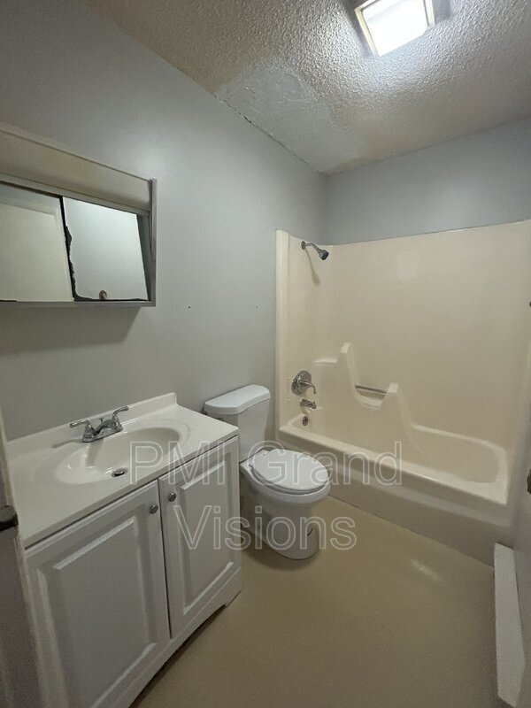 Foto del edificio - 24 W Buchanan Ave