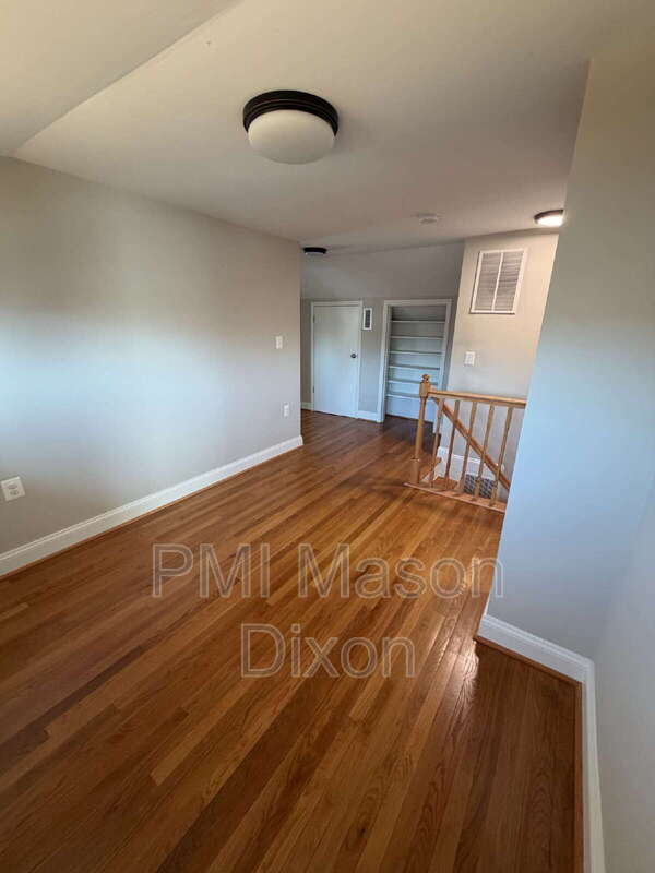 Foto del edificio - 330 Compton Ave