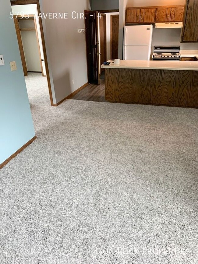 Building Photo - 5793 Laverne Cir N