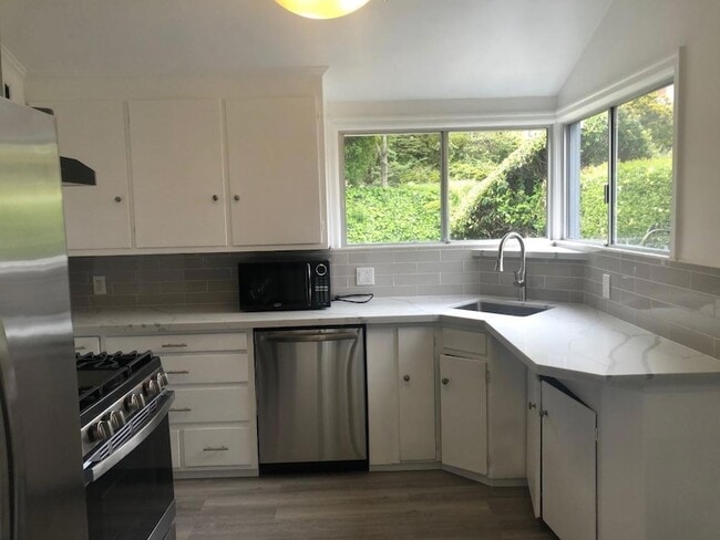 Building Photo - 130 El Bonito Way