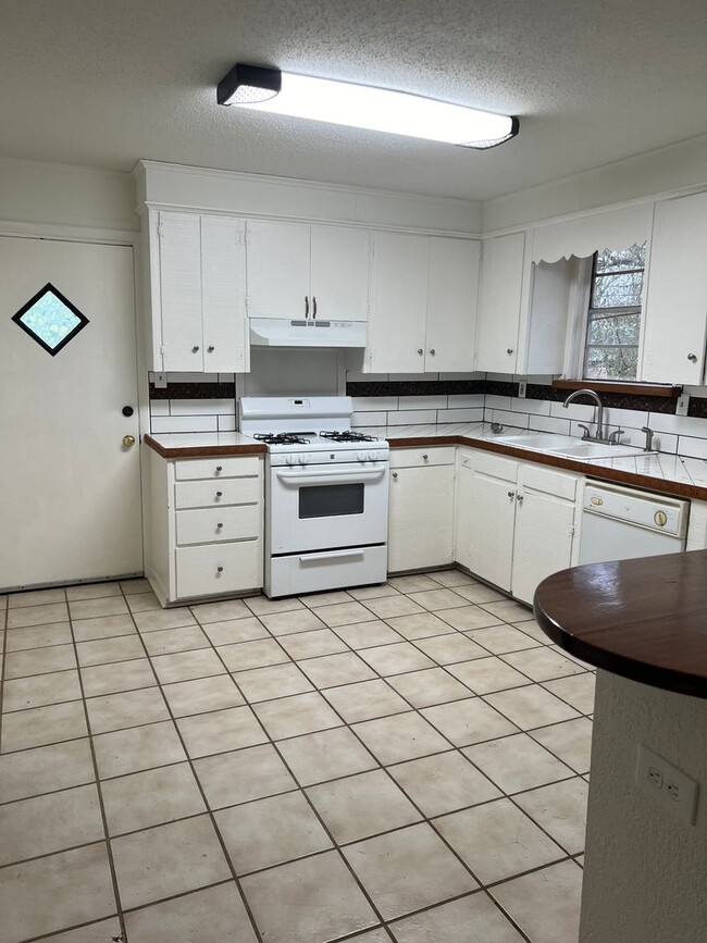 Foto del edificio - 2Bed/2Bath House For Rent - Call today bef...