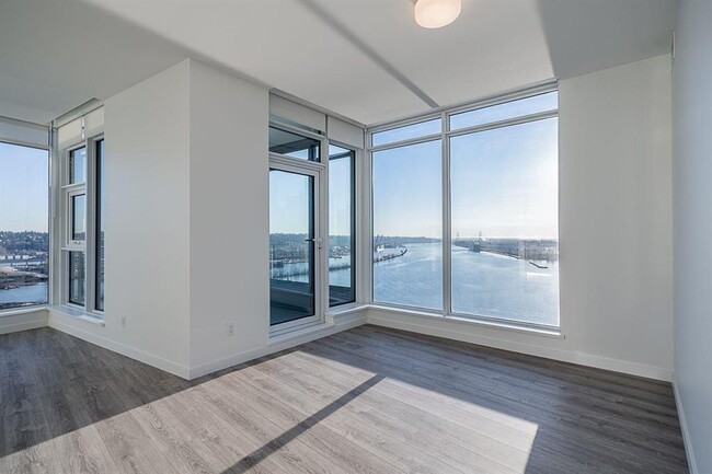 Building Photo - 680 Quayside Dr