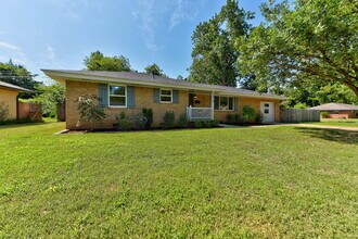 Building Photo - 1510 Melrose Dr