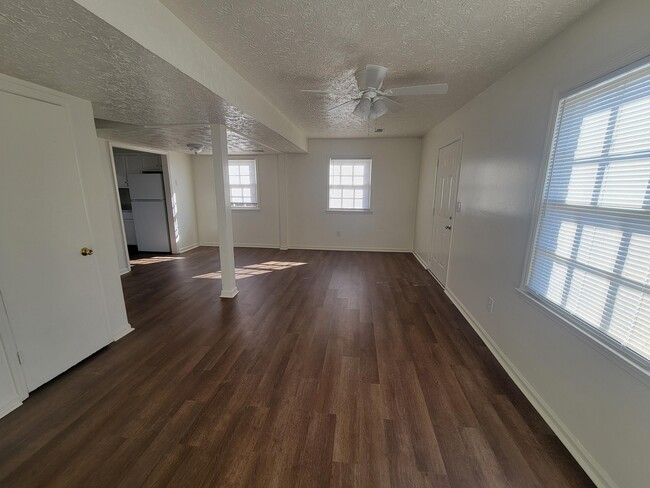 Building Photo - 415 Chapman Ct