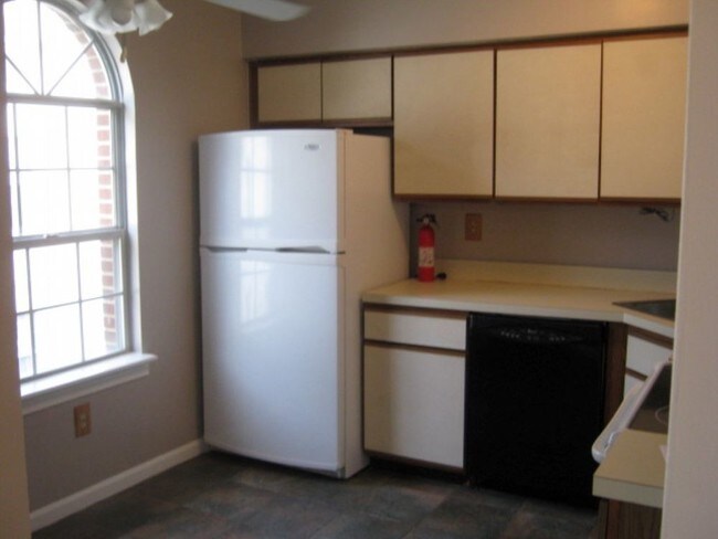 Building Photo - 1374 Ivywood Rd