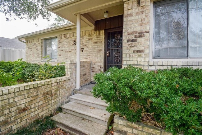 Foto del edificio - 917 Defender St