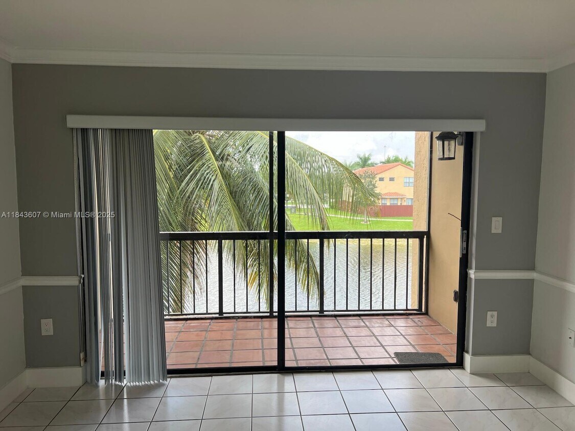 Foto principal - 10155 NW 9th St Cir