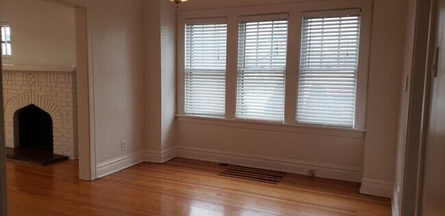 Foto del edificio - 283 W North Ave