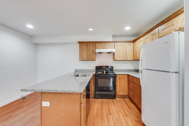 Foto del edificio - 2018-BUILT HOME NEAR DOWNTOWN HILLSBORO - 3BR/2.5BA WITH ATTACHED FINISHED GARAGE, PET-FRIENDLY