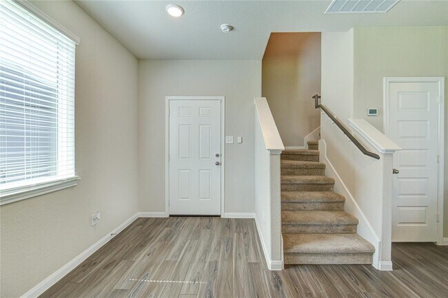 Building Photo - 2404 Shellcracker Dr
