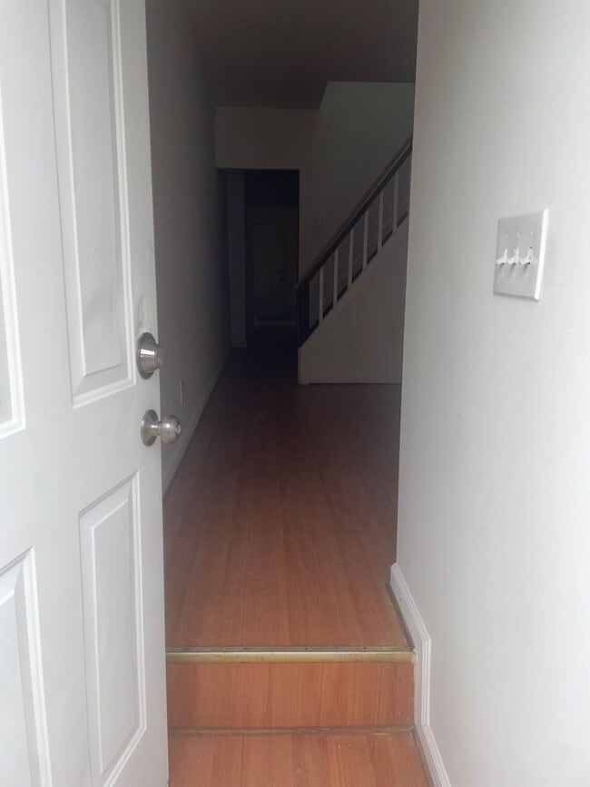 Building Photo - 2432 Etting St