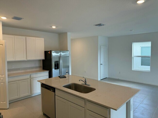 Foto del edificio - 5892 NW Sweetwood Dr