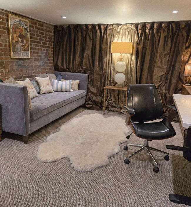 Flex Room with Desk and Daybed - 130 S Cortez St