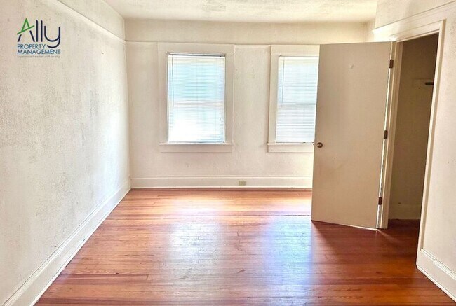 Foto del edificio - 114 Maywood Ln