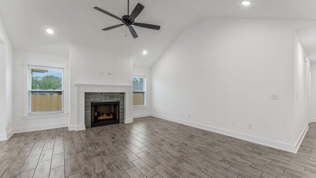 Foto del edificio - "Stylish 3-Bedroom Farmington Home with Gr...