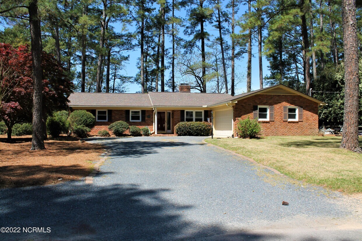 Primary Photo - 87 Lakeview Dr